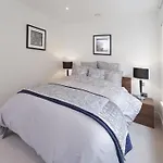 Premier Tower Bridge Apartment