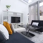 York Way Spacious Apartments