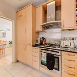 Stanhope Mews Apartment