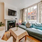 Stanhope Mews Apartment