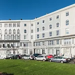 No.6 Beautifully Presented Seafront Apartment