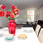Apt 3, Trafalgar Sq Duplex, 3Rd & 4Th Floor By Indigo Flats