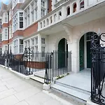 34 Hornton Street