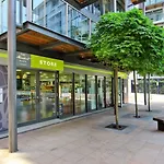 1 Bedroom in Chelsea Bridge Wharf