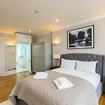 Stylish new flat near Mayfair