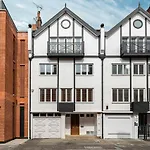 Joivy Stunning 6-Bed House Near Harrods In Knightsbridge