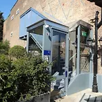 Hotel Unique