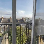 Stylish Family Home In Battersea Vr