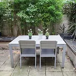 Victoria Station Apartment