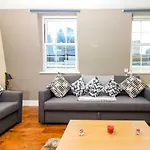 City View Flat @ Liverpool St.
