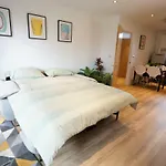 Perfectly Located Stunning Apartment