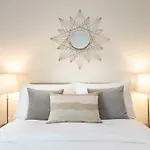Grand Swiss Cottage Apartment