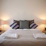 Beautiful One Bedroom Apartment Walking Distance To Paddington And Hyde Park