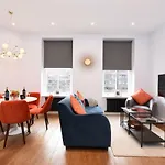 Stylish!! Spacious 2 & 3 Deluxe Apartments Near Victoria Station