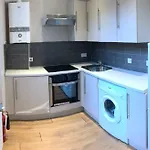 2A Charlwood Place