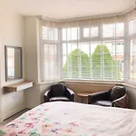 Chic And Comfortable Flat In London, Wimbledon