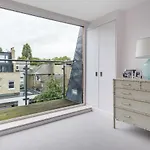 Chic Wandsworth Home With Patio By Underthedoormat