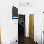 Modern 2 Bedroom Apartment
