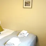 Heathrow Ensuite Rooms- Auto Check In