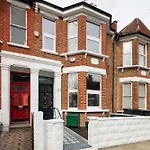 Courcy Road - 7 Bedroom - Sleeps Up To 22