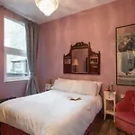 Courcy Road - 7 Bedroom - Sleeps Up To 22