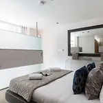 Luxury Modern Split Level 2Br Covent Garden Apt