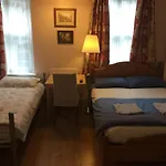 Central Greenwich guest rooms