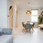 Magnificent House For 6 In Fulham With Back Garden
