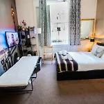 Pimlico Chic Suite