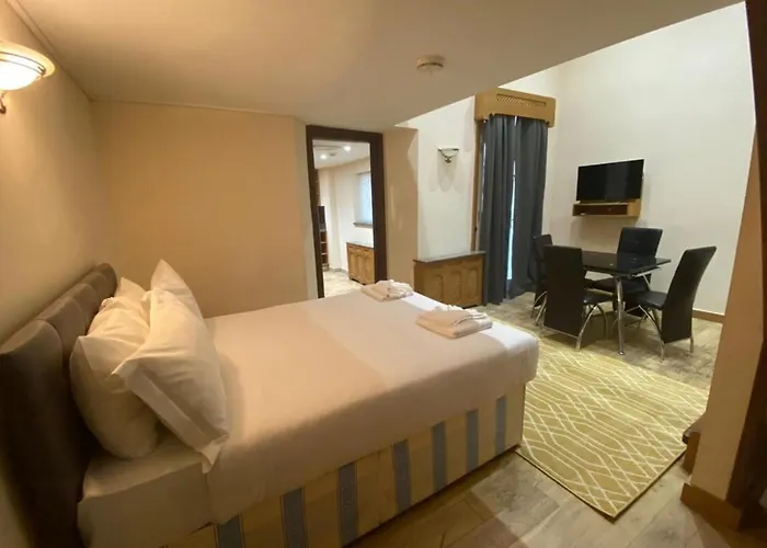 R12-B32-Mezzanine Studio Near Hyde Park