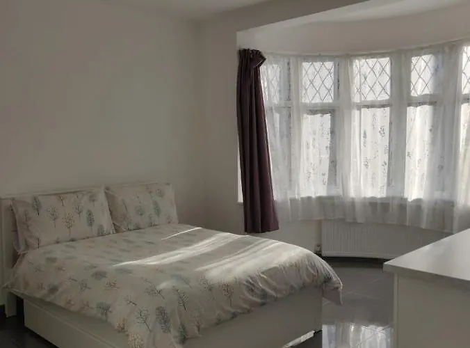 Stunning Double Room in Harrow