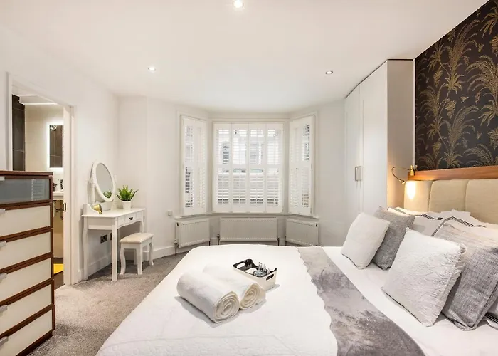 Battersea Apt At Louvaine Road