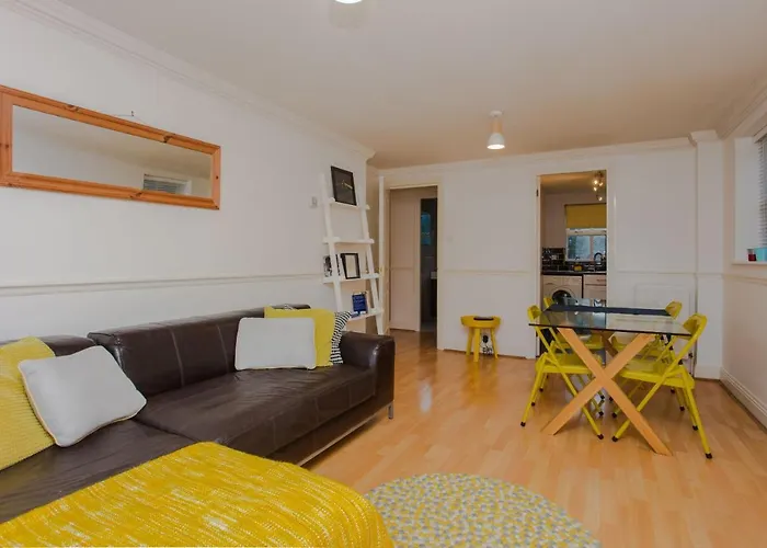 Contemporary 1Bedroom Flat In Camberwell Oval