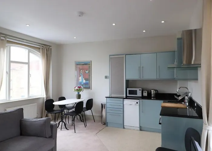 Stylish Light-Filled 1 Bedroom Flat In Hammersmith