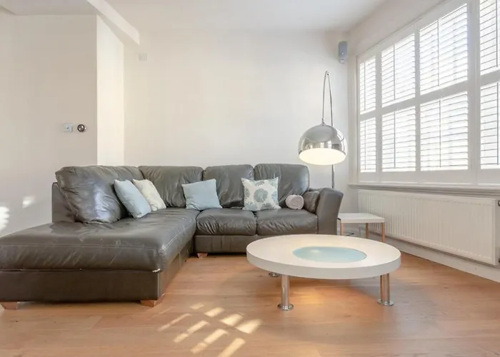 2 Bedroom Apartment in Central London