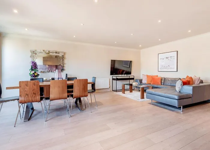 Stunning 3-Bedroom In The Heart Of London With Parking-Hosted By Sweetstay