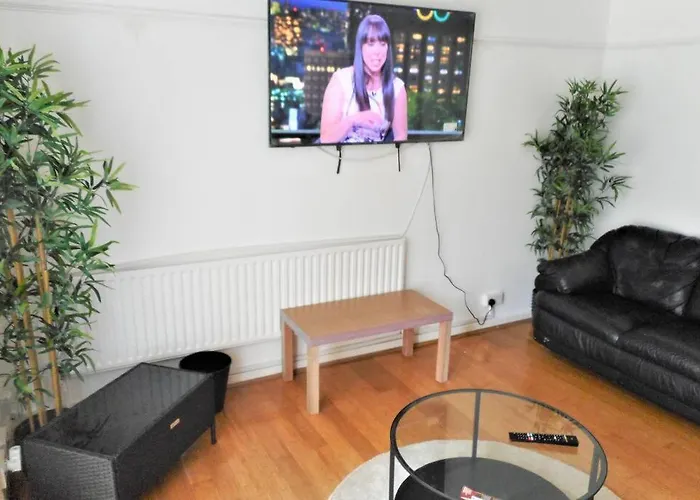 Stunning Lovely 3- Bedroom Fulham Home With Roof Terraces