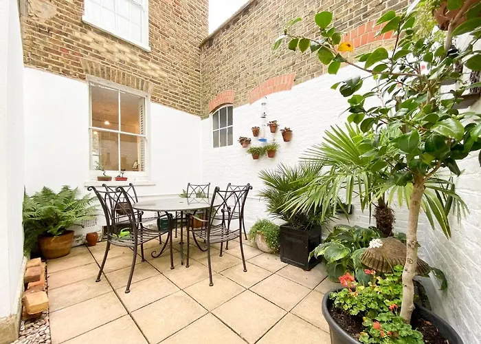 Pass The Keys Garden Apartment In Stockwell