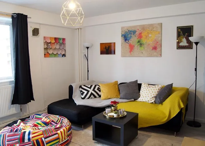 Modern 1 Bedroom In Shadwell With Balcony