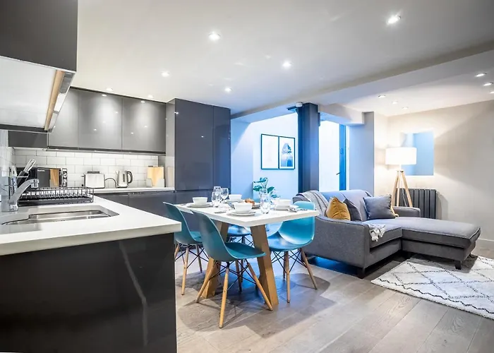 Modern Two Bedroom Apartment In Fulham By Sojo Stay