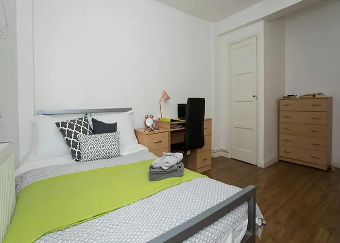 Trendy Rooms For Students Only, Southwark Park - Sk
