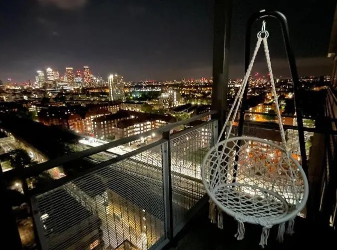 City Apartment - Shadwell - Wrap Around Balcony W Scenic View
