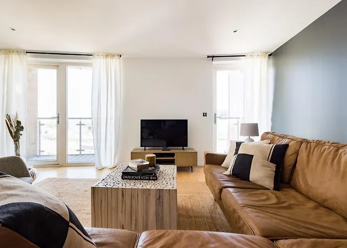 The Nine Elms Lane Arms - Stunning&Bright 2BDR Flat