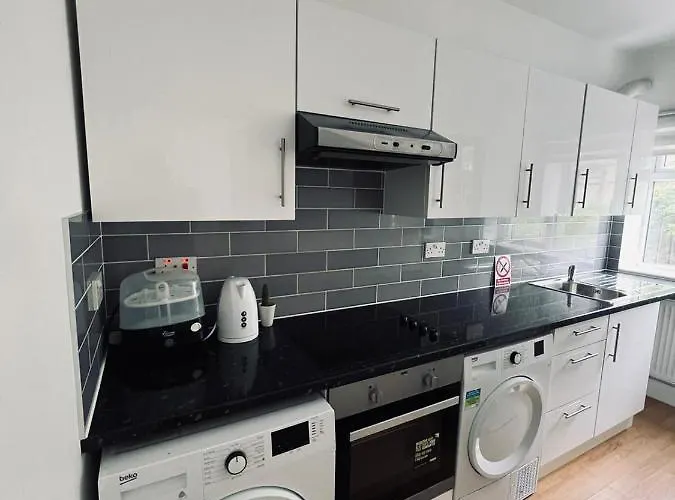 Wembley Apartment - 33 Oakington Manor Dr Ha9 6Lu