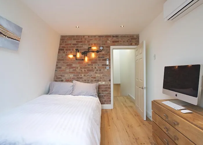 Modern Bedroom In London !!