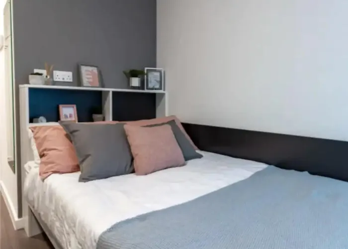 Modern Rooms In Wembley, Sk