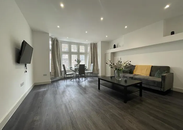 Star London Finchley Road 3-Bed Retreat
