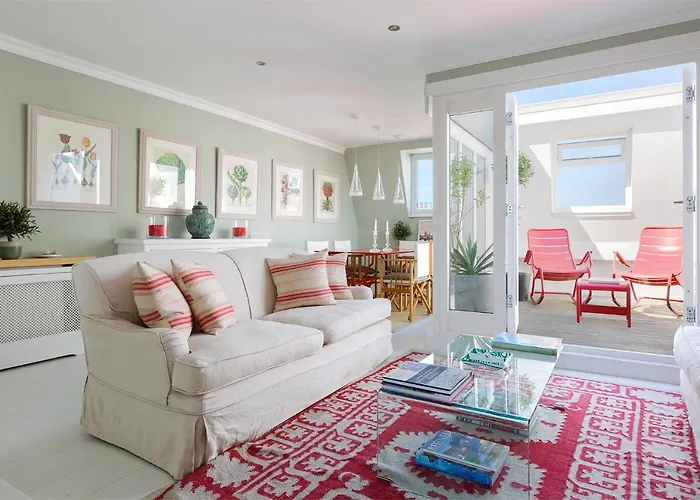 Lovely Two Bedroom Flat With Patio In Notting Hill