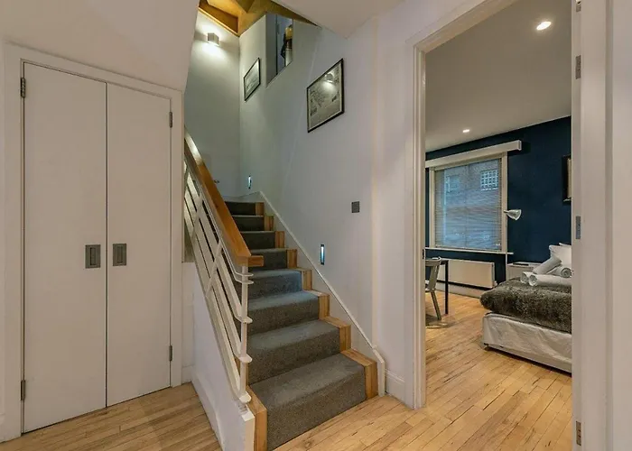 NEW Stunning 5BD Kensington House