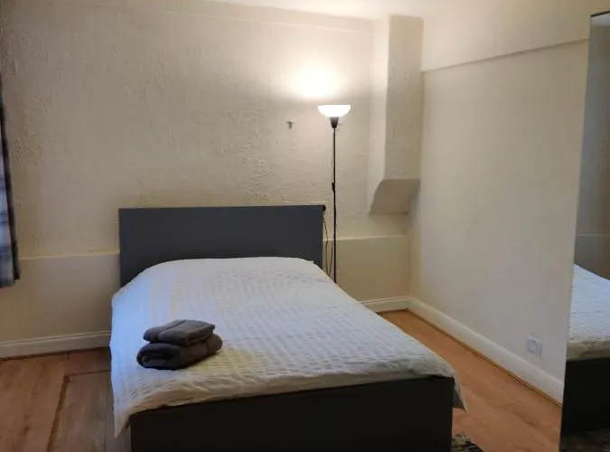 Cheerful 3 Bedroom House Just Across Tube Station